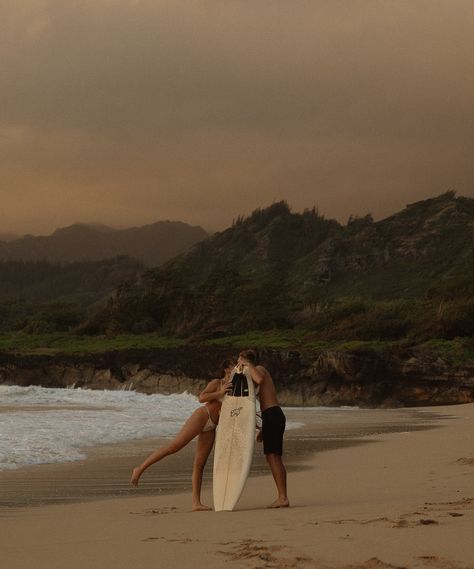 sunrise surf 💌 I will be back on Oahu for 3 weeks Nov/Dec and have availability, reach out with the link in my bio! Which photo is your favorite? - Keywords: couple, photoshoot, Oahu, Hawaii, travel, destinations, photographer, elopement, world travel, couples, engaged, surfing, photographer, cinematic, romantic, film, movie scene, love Surf Photoshoot, Maui Sunrise, Hawaii Photoshoot, Cinematic Storytelling, Sunrise Photoshoot, Travel Couples, Hawaii Photography, I Will Be Back, Hawaii Photographer