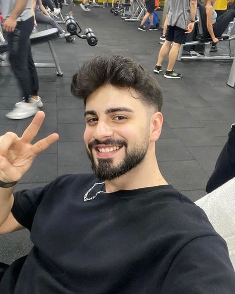 Pakistani Boys Dp, Portuguese Men, Very Short Hair Men, Boy Snaps Pic, Hospital Room Snapchat Stories, Greek Men, Handsome Arab Men, Professional Tips, Arab Men