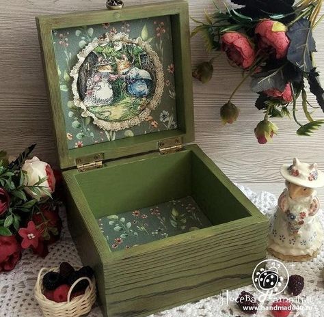 Patina Box Wood, Wooden Box Crafts, Wooden Box Diy, Hand Painted Wooden Box, Wooden Tea Box, Wooden Memory Box, Painted Wooden Boxes, Jewelry Box Diy, Diy Flower Pots