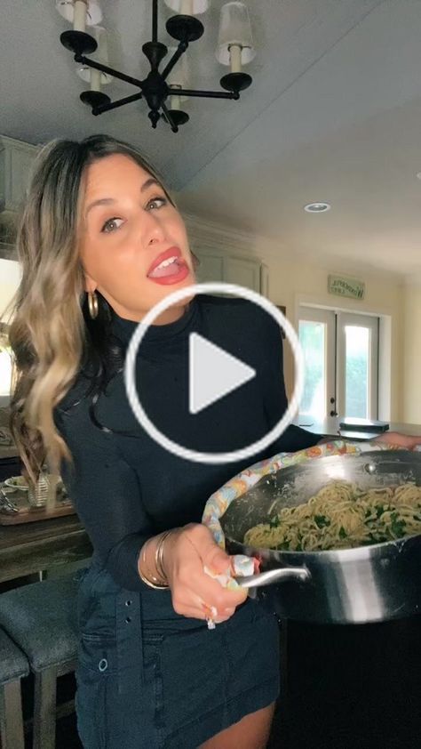 Mother of Dragons(@melissa_jo1) on TikTok: Spaghetti carbonara 🇮🇹 #spaghetti #carbonara #italianfood #spaghetticarbonara #quickrecipes #recipes #momsoftiktok #alwayslearning #Locatelli Pasta Recepies, Vegetarian Egg Rolls, Healthy Chinese Recipes, Restaurant Appetizers, Pork Egg Rolls, Easy Weekday Meals, Carbonara Pasta, Easy One Pot Meals, Pretend Food