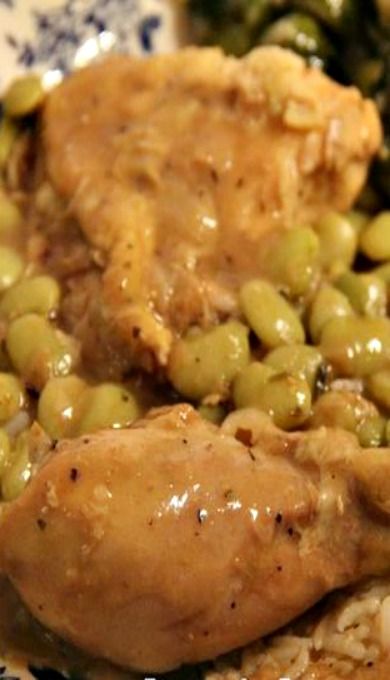 Chicken and Butter Beans Butter Bean Recipes, Baby Lima Beans, Lima Bean Recipes, Butter Beans Recipe, Deep South Dish, Recipes With Chicken, Smothered Chicken, Southern Recipes Soul Food, Homemade Gravy