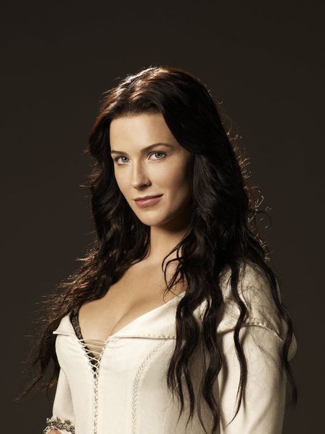 Bridget Regan, fit to busting out of her Confessor threads. For years, she was comic book fans' leading choice to play Wonder Woman, for obvious reasons but also for her talent. Legend Of The Seeker, Lynn Collins, Bridget Regan, Jolie Photo, Dark Hair, Serie Tv, Blue Eyes, South Carolina, Beauty Women