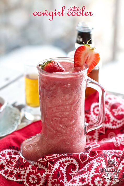 Strawberry Daiquiri Cocktail, Flavored Waters, Frozen Limeade, Daiquiri Cocktail, Strawberry Daiquiri, Frozen Cocktails, Lime Soda, Lime Wedge, Frozen Strawberries