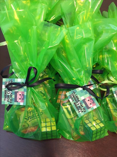 Minecraft Favors, Minecraft Themed Birthday Party, Minecraft Birthday Decorations, Minecraft Party Favors, Diy Minecraft Birthday Party, Minecraft Party Decorations, Hulk Birthday, Minecraft Theme, Video Games Birthday Party