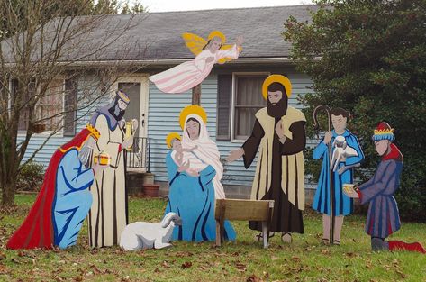 Wooden Nativity Set ⋆ ThePlywood.com Life Size Manger Diy, Life Size Nativity Scene Diy, Diy Nativity Scene Outdoor, Diy Outdoor Nativity Scene, Nativity Characters, Wooden Nativity Set, Nativity Scene Diy, Scene Diy, Wooden Nativity Sets