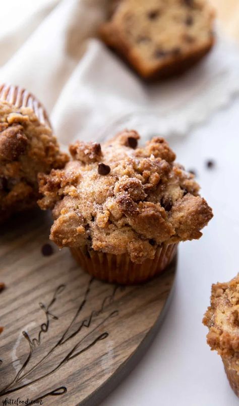 These Chocolate Chip Crumb Cake Muffins make the best easy baking recipe! These moist chocolate chip muffins are made with sour cream, loaded with chocolate chips, and have the best bakery style crust thanks to the cinnamon sugar on top. The brown sugar crumb topping makes these fluffy muffins perfect for any fall breakfast or brunch! Chocolate Chip Crumb Cake, Crumb Cake Topping, Moist Chocolate Chip Muffins, Best Chocolate Chip Muffins, Cinnamon Crumb Cake, Crumb Cake Muffins, Fluffy Muffins, Chocolate Crumbs, Cake Muffins