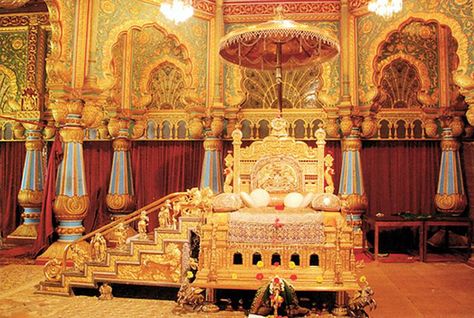 Throne Room Mysore Zoo, Mysore Dasara, Golden Throne, India Palace, Egyptian Furniture, Mysore Palace, Colorful Borders Design, Palace Interior, Castles Interior