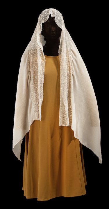 Jewish Dress Traditional, Ancient Jewish Clothing, Traditional Jewish Clothing, Orthodox Jewish Fashion, Orthodox Fashion, Jewish Woman Clothing, Hebrew Culture, Jewish Clothing, Biblical Costumes