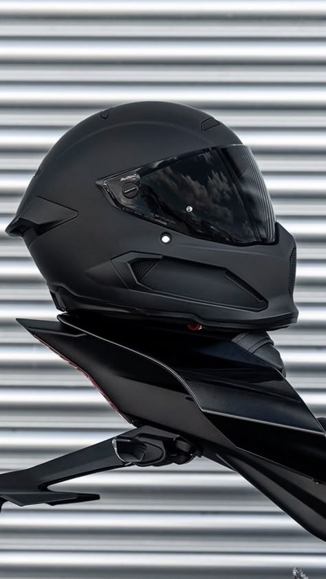 Black Motorcycle Helmet, Cool Bike Helmets, Future Bike, Bike Baby, Tmax Yamaha, Motorcycle Helmet Design, Biker Helmets, Bahasa Jepun, Cool Motorcycle Helmets