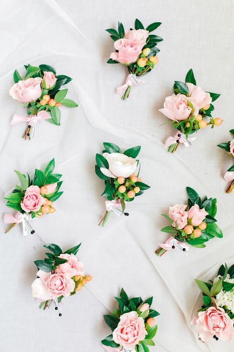 Summer Wedding Boutonniere Groomsmen, Blush Wedding Groomsmen, Spring Boutonniere, Coral Boutonniere, Boutineer Wedding, Pink Boutonniere, Coral Roses, Button Holes Wedding, Groomsmen Boutonniere