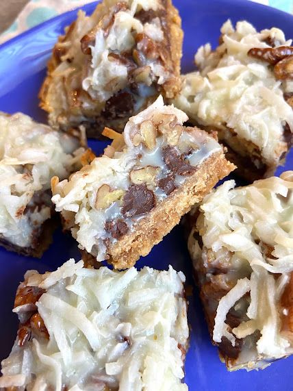 Hello Dolly Bars Without Coconut, Hello Dollies Recipe, Hello Dollies Bars Recipe, Hello Dolly Squares, Hello Dolly Bars Recipe, Hello Dolly Cookies, Best Amish Recipes, Dolly Bars, Hello Dolly Bars