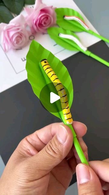 Moving Caterpillar, Paper Caterpillar, Leaf Crafts Kids, Activity For Family, Diy Moving, Summer Arts And Crafts, Caterpillar Craft, Paper Folding Crafts, Tissue Paper Crafts