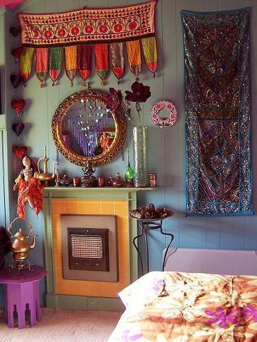 Circus tents and travelling caravans and wanderlust on walls Dekorasi Bohemia, Tapete Gold, Hippie Homes, Deco Boheme, Bohemian Interior, Bohemian Living, Bohemian Bedroom, Bohol, Décor Boho