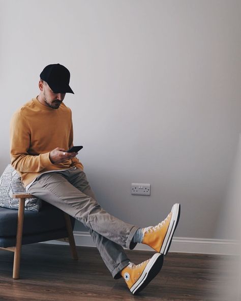 Yellow Converse, Converse Outfit, Minimalist Fashion Men, Stylish Men Casual, Converse Style, Street Style Outfits Men, Mens Casual Dress Outfits, Men Stylish Dress, Mens Outfit Inspiration