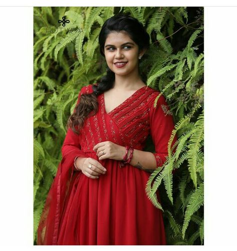 Salwar suit Latest Kurta Designs Women, Aline Kurti Design, Kurtis Neck Designs, Hand Embroidery Neck Designs, Kurti Tunics, Georgette Kurtis, Latest Kurta Designs, Dress Anarkali, Anarkali Designs