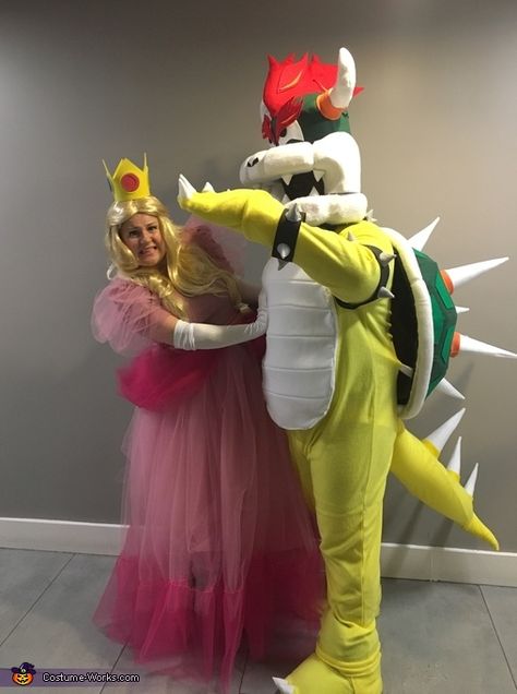 Bowser and Peach - 2018 Halloween Costume Contest Peach And Bowser Costume, Bowser And Princess Peach, Bowser And Peach, Villains Costumes, Unique Diy Costumes, Heroes And Villains Costumes, Bowser Costume, Couple's Costume, Diy Costumes Men