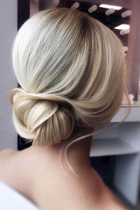 Medium Hair Wedding, Bride Hairdo, Wedding Hairstyles For Medium Hair, Wedding Bun Hairstyles, Hairdo Wedding, French Twist Hair, Hairstyles For Medium Hair, Wedding Hair Down, Hair Wedding