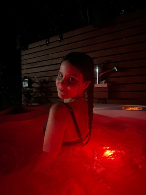 Hot Tub Pics Instagram At Night, Hot Tub Poses Instagram, Hot Tub Instagram Pictures, Hot Tub Photoshoot Ideas, Hot Tub Pictures Poses, Hot Tub Photos, Vacay Pics, Birthday 27, Pool Photoshoot