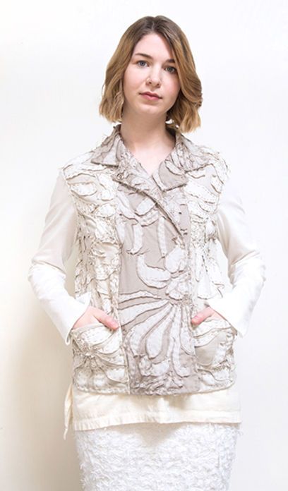 Applique Clothes, Lagenlook Style, Dress Neck Designs, Reverse Applique, Quilt Jacket, Fashion Studio, Karen Millen, Mode Fashion, Linen Clothes