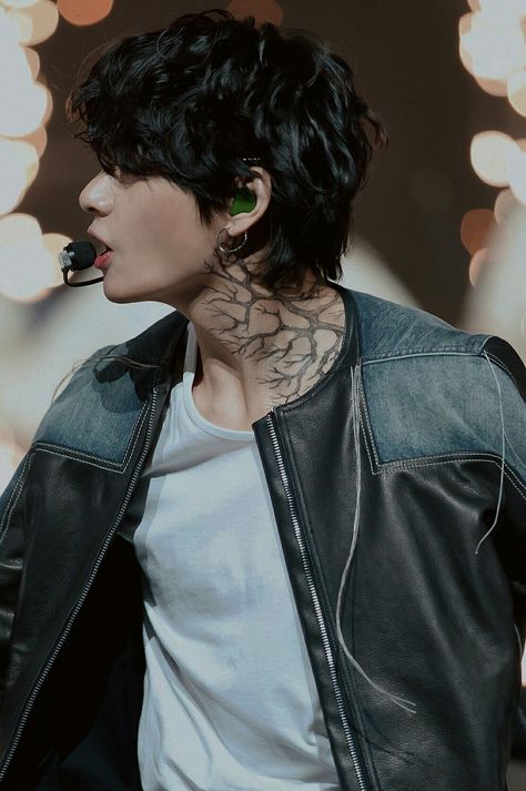 #kimtaehyung #taehyung #v #bts #on #tattoo V Tattoo, Bts Tattoos, Celebrity Style Red Carpet, Bts Members, V Taehyung, Famous Celebrities, Bts Suga, K Pop Music, Bts V