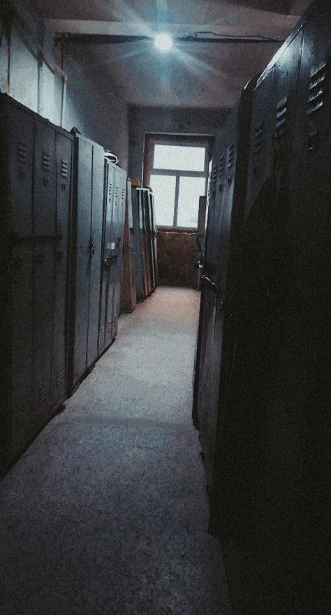 Salt Murphy, High School Lockers, Room Grunge, School Lockers, Story Board, Locker Room, Room Aesthetic, Dark Aesthetic, Lockers