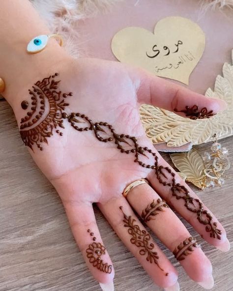 Simple Art, Hand Henna, Hand Tattoos, Henna, Tattoos, Quick Saves, Art