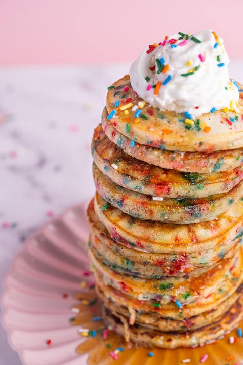 20-Minute Fluffy Funfetti Pancakes Birthday Pankaces, Sprinkle Pancakes, Funfetti Pancake Mix Recipes, Pancake For Birthday Cake, Confetti Pancakes Easy, Confetti Pancakes, Funfetti Pancakes, Birthday Pancakes, Yogurt Pancakes