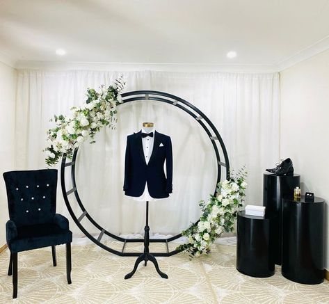 Groom Room Decoration, Grooms Room Decor Wedding Ideas, Groom Room, Grooms Room, Brides Room, Bridal Room, Wedding Set Up, 18th Birthday Party, La Wedding