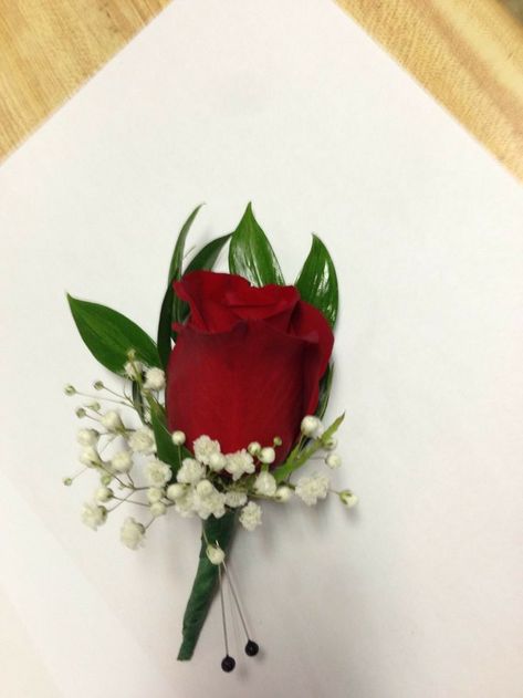 Rose Boutineer, Boutineer Ideas, Red Rose Boutonniere, Red Rose Bouquet Wedding, Single Red Rose, Button Holes Wedding, Red Rose Wedding, Rose Boutonniere, Bridal Bouquet Flowers