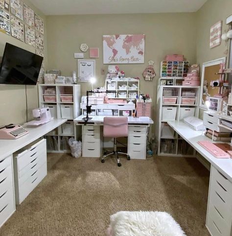 Craft Room Layout, Office Craft Room Combo, Craft Room Organisation, Sewing Room Design, Dream Craft Room, Deco Studio, Craft Room Design, Scrapbook Room, Diy Craft Room