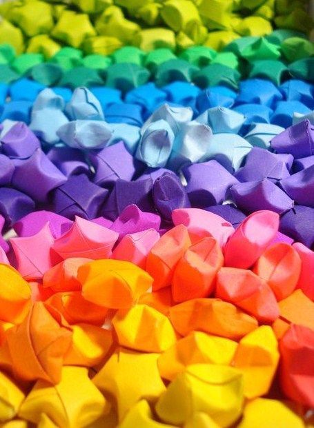 rainbow of little paper stars, very creative Rainbow Diy, Color Explosion, Rainbow Connection, Diy Papier, Rainbow Bright, Rainbow Aesthetic, Origami Stars, Taste The Rainbow, Tableau Art