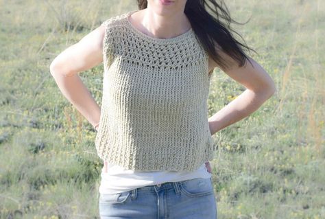 Summer Vacation Top | Pack your bags! This easy knit top is travel-ready. Knit Top Pattern, Summer Knitting Projects, Mama In A Stitch, Crocheted Clothes, Summer Knitting Patterns, Summer Top Pattern, Knit Top Patterns, Summer Knit Tops, Summer Yarn