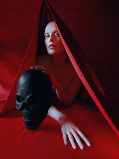 Tim Walker Photography, Editorial Vogue, Vogue Editorial, Karen Elson, Mario Sorrenti, Tim Walker, High Fashion Photography, Richard Avedon, Vogue Us