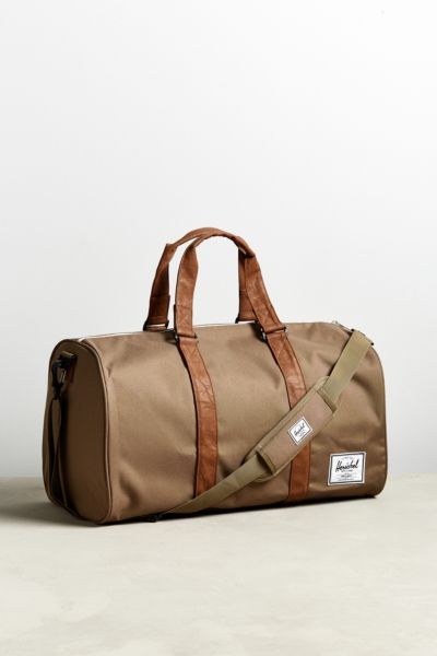 Shop Herschel Supply Co. Novel Weekender Duffle Bag at Urban Outfitters today. Discover more selections just like this online or in-store. Shop your favorite brands and sign up for UO Rewards to receive 10% off your next purchase! Mens Weekend Bag, Indian Men, Indian Men Fashion, Back Bag, Herschel Supply Co, Herschel Supply, Herschel, Fashion Kids, Men's Accessories