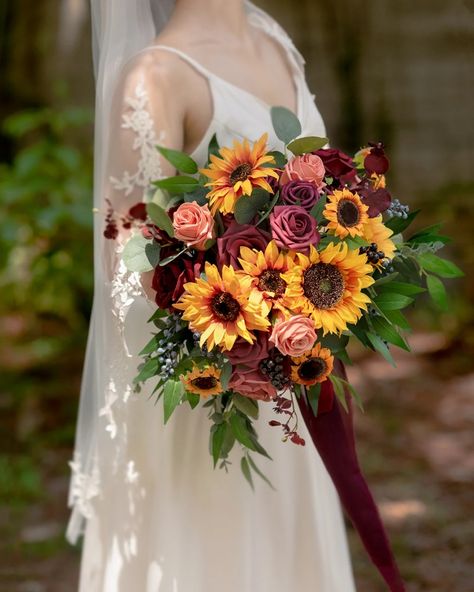 Fall Sunflower Weddings, Burgundy Weddings, Sunflower Bridal Bouquet, Rustic Sunflower Wedding, Red Velvet Ribbon, Sunflower Wedding Bouquet, Sunflower Themed Wedding, Bridal Sunflowers, Chiffon Ribbon