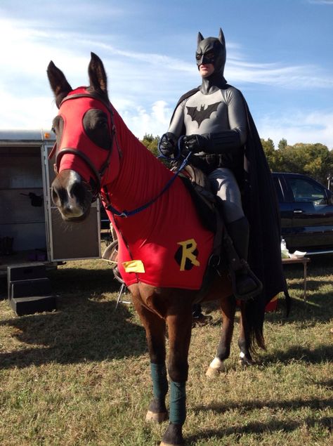 Batman riding Robin! lol no just me and Salty in a costume contest. Horse Halloween Ideas, Horse Fancy Dress, Horse Halloween Costumes, Batman Costume, Horse Costumes, Duo Halloween Costumes, Horse Dress, Hallowen Costume, Pet Halloween Costumes