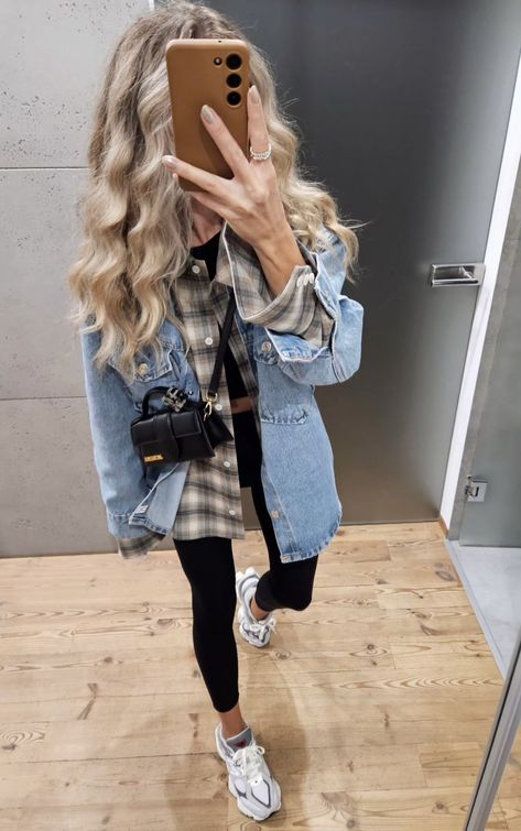 Boyfriend Jacket Outfit, Denim Flannel Outfit, Flannel Jacket Outfit, Cap Women Outfit, Clog Outfit, Shacket Outfit, Cold Weather Outfit, Flannel Outfits, Cold Outfits