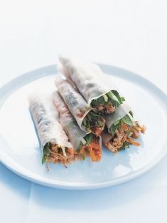 sesame pork rice-paper rolls  (substitute vermicelli noodle or shrimp) Pork Rice Paper Rolls, Sesame Pork, Rice Paper Rolls Recipes, Donna Hay Recipes, Rice Paper Rolls, Donna Hay, Healthy Lunchbox, Quick And Easy Dinner, Paper Rolls