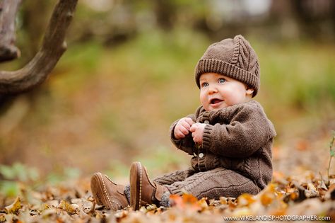 Fall Pictures Toddler, Autumn Pictures For Kids, Autumn Toddler Photoshoot, Infant Autumn Photoshoot, Todlers Pictures Fall, Fall Baby Photos, Six Month Baby, Fall Baby Pictures, Cute Asian Babies