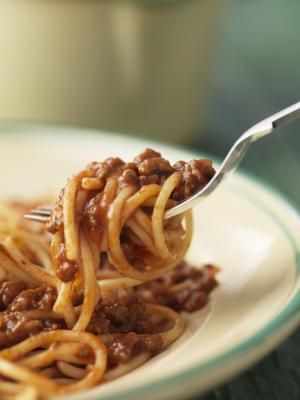 Make Delicious Spaghetti in the Microwave Oven; Including the Pasta! Microwave Spaghetti, Spaghetti Bolognaise, Sauce Bolognaise, Baked Spaghetti, Microwave Cooking, Minced Meat, Microwave Recipes, Leftovers Recipes, Ultimate Comfort Food