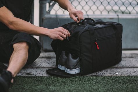 GYM RAT: 20 BEST GYM BAGS FOR MEN Crossfit Bag, Mens Gym Bag, Gym Essentials, Best Gym, Gym Bags, Work Bag, Gym Rat, Going To The Gym, Sport Bag