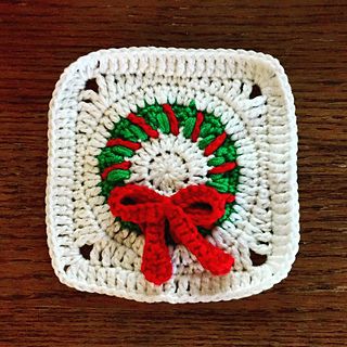 Ravelry: ACountryYarn's Day 293 Christmas Wreath Square Crochet Wreath, Sport Weight Yarn, Square Crochet, Granny Squares, Christmas Wreath, Granny Square, Ravelry, Knit Crochet, Free Pattern