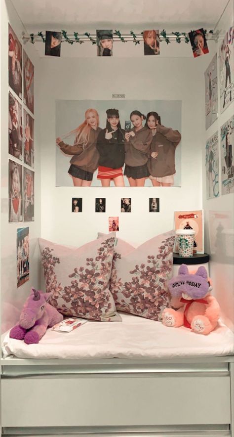 Blackpink Room Ideas, Bts Bedroom Ideas, Blackpink Room Decor, Kpop Room, Kawaii Bedroom, Kpop Diy, Aesthetic Rooms, Blackpink And Bts, Room Tour