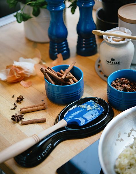 Kitchen Color Themes, Le Creuset Blue, Le Creuset Kitchen, Apartment Vibes, Le Creuset Stoneware, Kitchen Interior Design Decor, Cute Food Art, Yellow Kitchen, Red Kitchen