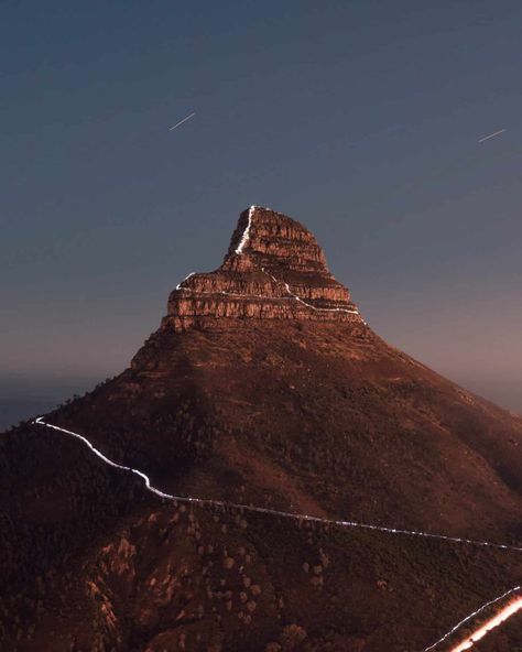 Cape Town, South Africa is one of the most beautiful cities in the world. The star attraction? The incredible hiking trails in Cape Town that boast jaw-dropping views of the city and the natural beauty. Here are 12 of the best hikes in Cape Town that will see you conquering Table Mountain, Lion's Head, Cape Point, Kloof Corner and more! #capetown #southafrica #hiking Cape Town Mountains, South Africa Aesthetic, Lions Head Cape Town, Cape Town Travel Guide, Capetown South Africa, Table Mountain Cape Town, Drakensberg Mountains, Beautiful Cities In The World, Cape Town Travel