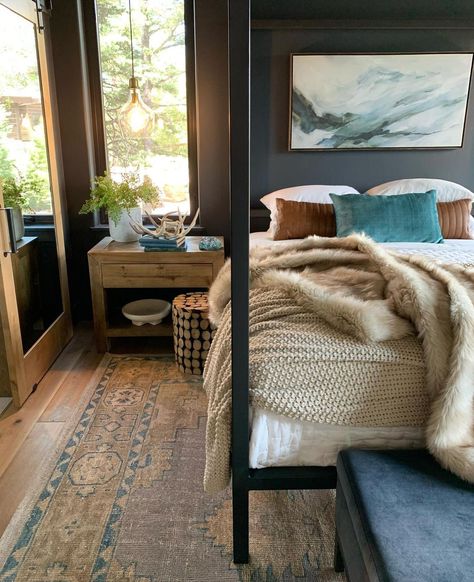 Modern Mountain Bedroom, Style A Bedroom, House Master Bed, Sleeping Ideas, Moody Coastal, Hygge House, Mountain Bedroom, Reclaimed Wood Nightstand, Moody Modern