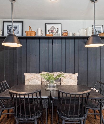 Dramatic Dining Room | Peek inside this charming 2-bedroom home, decorated in Joanna Gaines’ signature style. Painted Beadboard Dining Room, Wall Behind Dining Table Ideas, Farmhouse Dining Room Wall, Painted Beadboard, Fixer Upper Living Room, Fixer Upper Home, Fixer Upper House, Breakfast Bar Lighting, Upper House