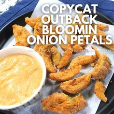 Air Fried Onion Petals, Outback Blooming Onion Recipe Air Fryer, Bloomin Onion Air Fryer, Blooming Onion Petals Recipe, Air Fry Blooming Onion, Air Fried Blooming Onion, Onion Air Fryer Recipes, Air Fryer Fried Onions, Airfryer Blooming Onion