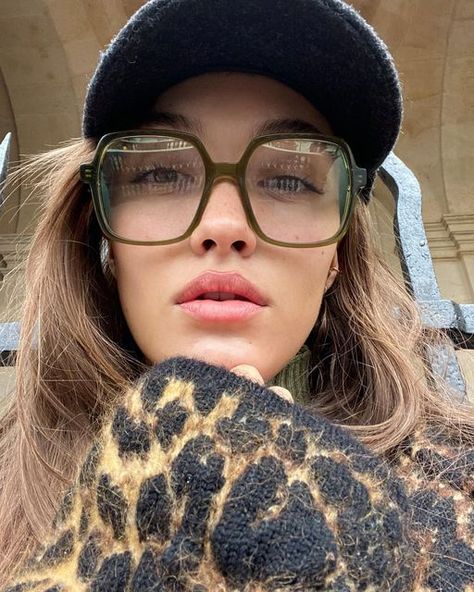 Statement Glasses, Big Glasses Frames, Chanel Glasses, Glasses Outfit, Big Glasses, Glasses Inspiration, Oversized Glasses, Look Into My Eyes, Cool Glasses