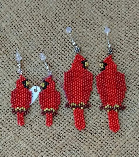 Beaded Berries, Beaded Birds, Pony Bead Projects, Red Cardinal Bird, Native Beading Patterns, Seed Bead Crafts, Beadwork Designs, Beaded Earrings Tutorials, Cardinal Bird